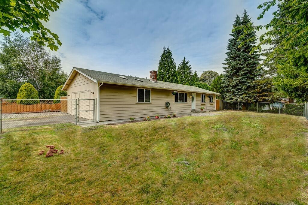 Property Photo: 13708 62nd Dr SE WA 98208