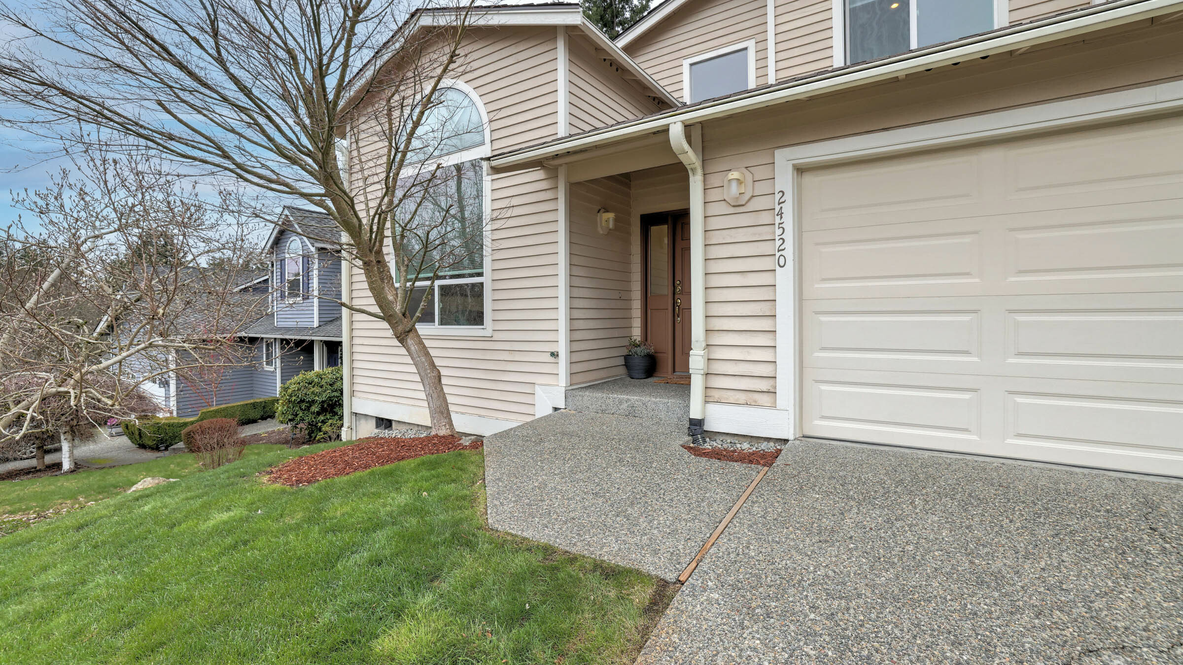 Property Photo:  24520 SE 44th Street  WA 98029 