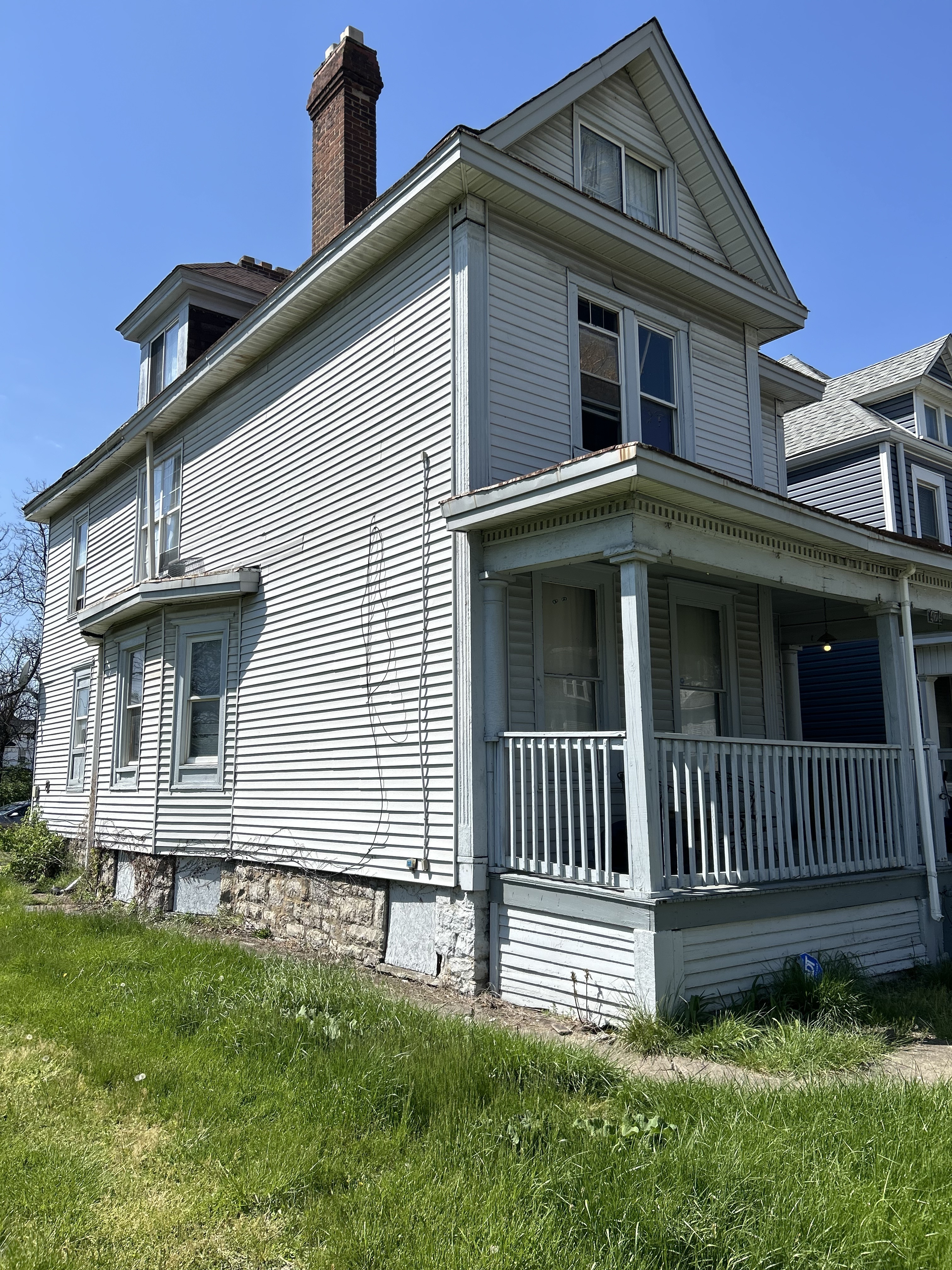 Property Photo: 473 N Garfield Avenue OH 43203