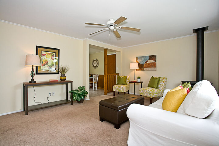 Property Photo: Living room 828 NE 189th St  WA 98155 