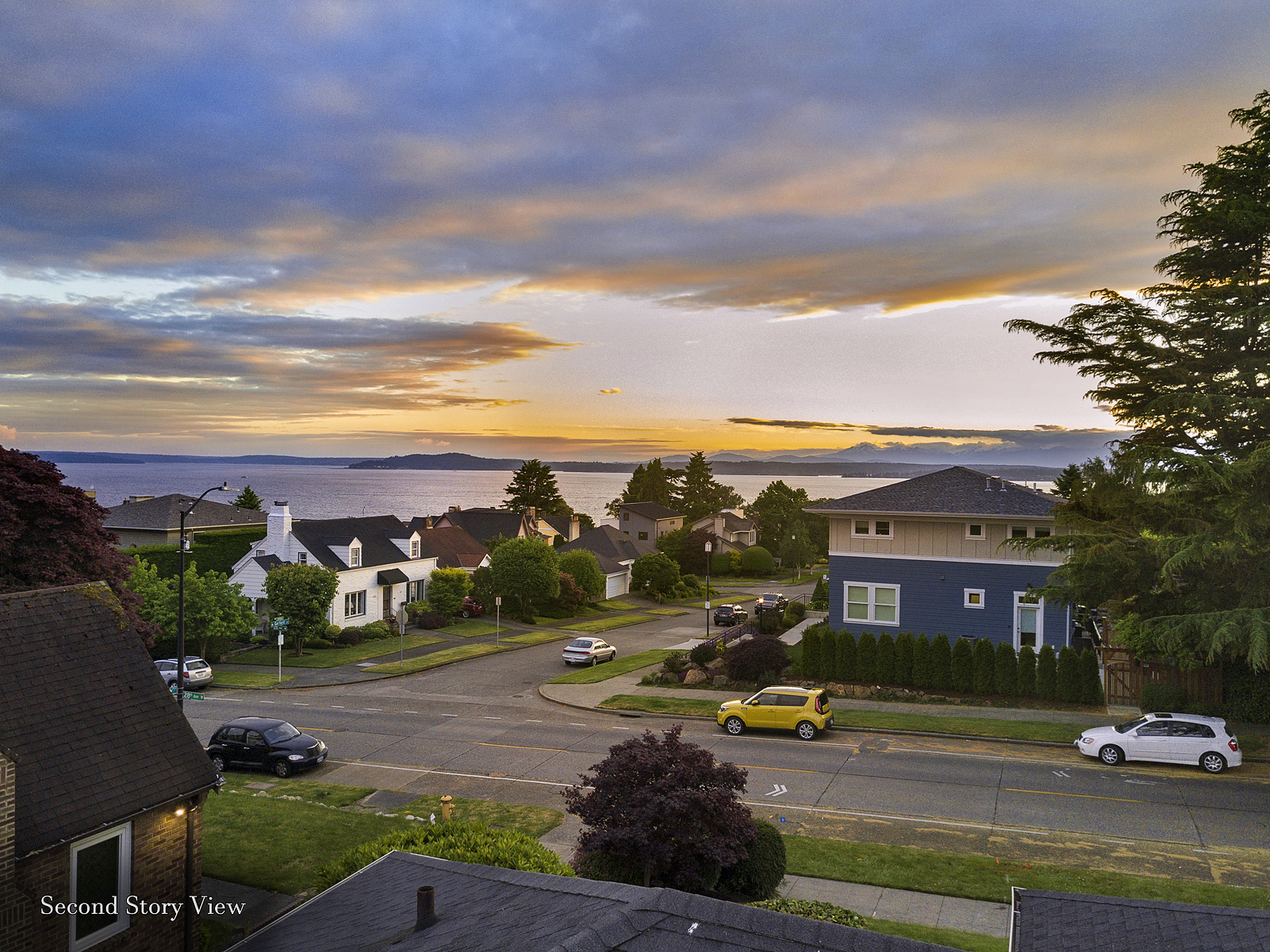 Property Photo: 1604 28th Ave W WA 98199