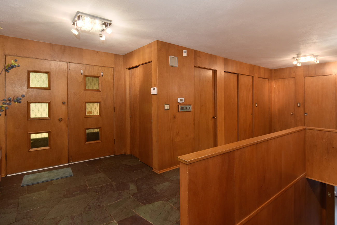 Property Photo: Foyer 834 NE 100th St  WA 98125 