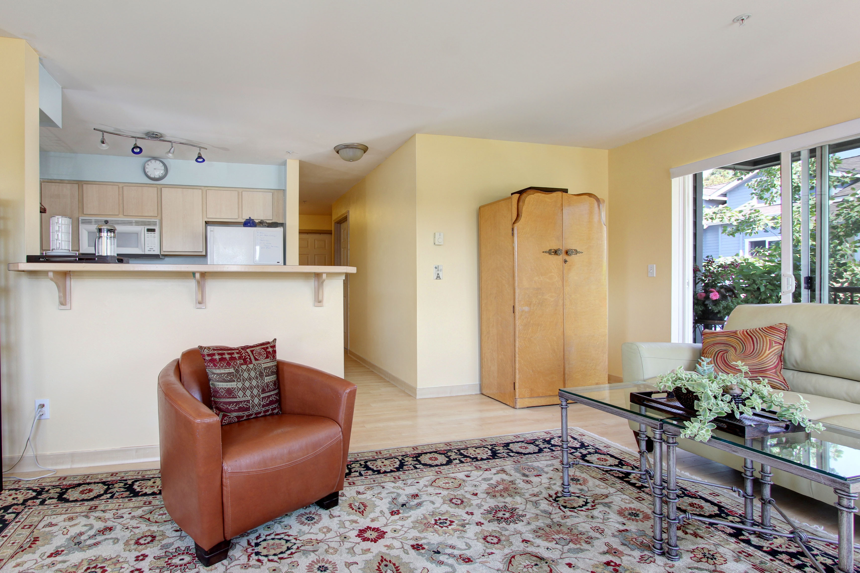 Property Photo: Living room/dining room 600 N 85th St 312  WA 98103 