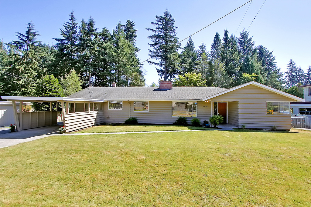 Property Photo:  22605 96th Ave W  WA 98020 