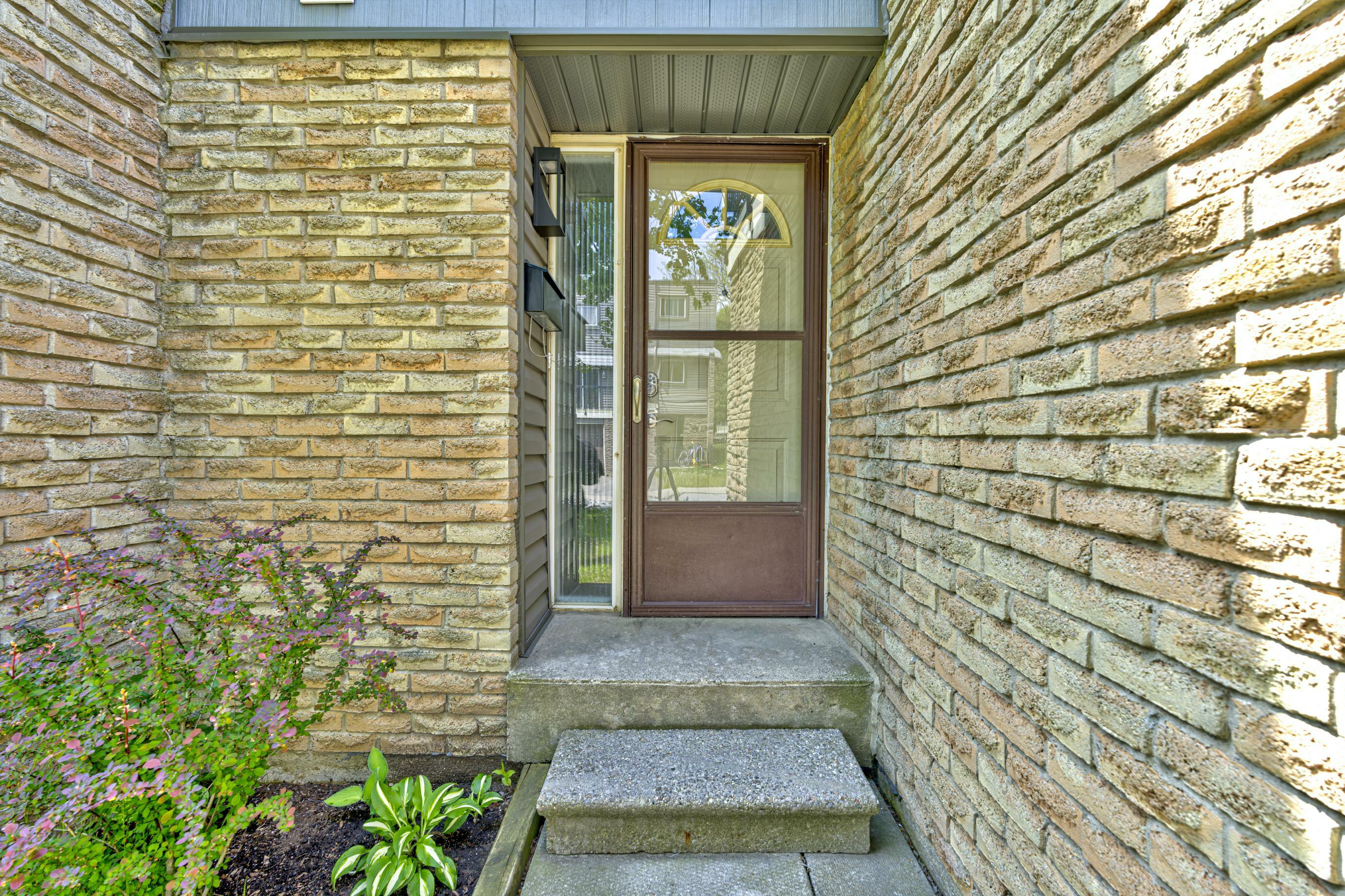 Property Photo: 2315 Bromsgrove Road 109 ON L5J 4A6