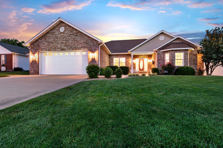 Property Photo: 401 Briarcliff Drive IL 62298