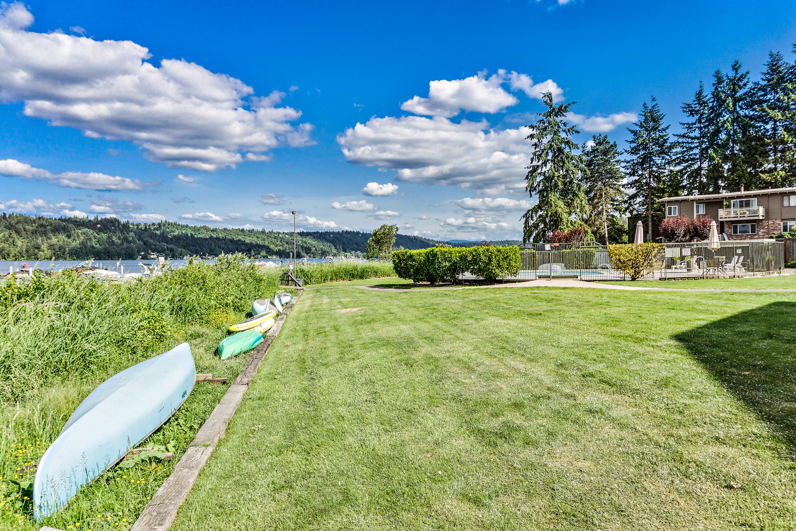 Property Photo:  4214 W Lake Sammamish Pkwy 306  WA 98052 