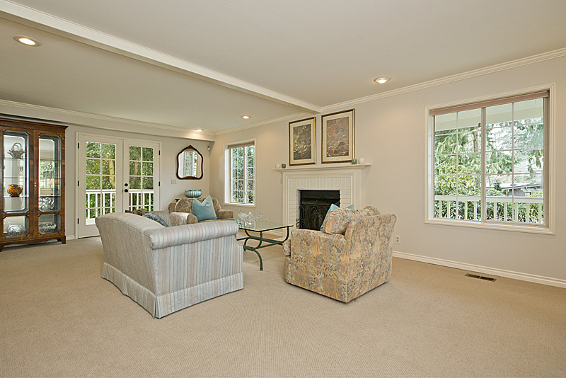 Property Photo: Living room 10803 SE 31st St  WA 98004 