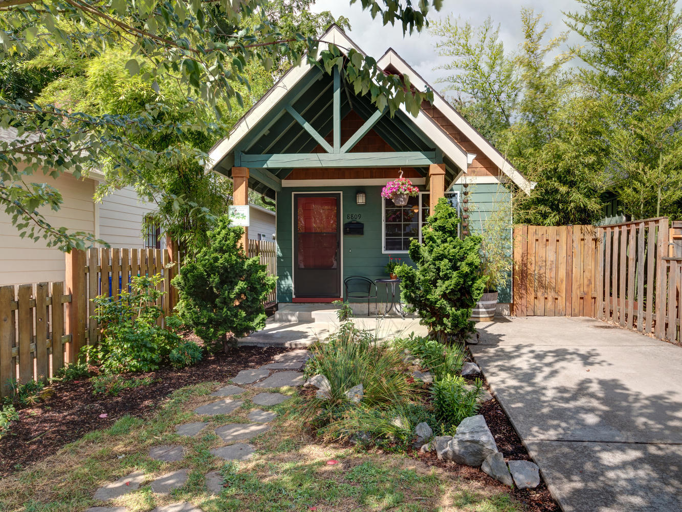 Property Photo: 8809 N Drummond Ave OR 97217