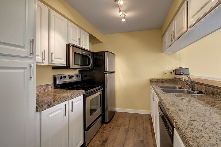 Property Photo: 412 center rd #b6, everett wa 98204 412 Center Rd B6 WA 98204