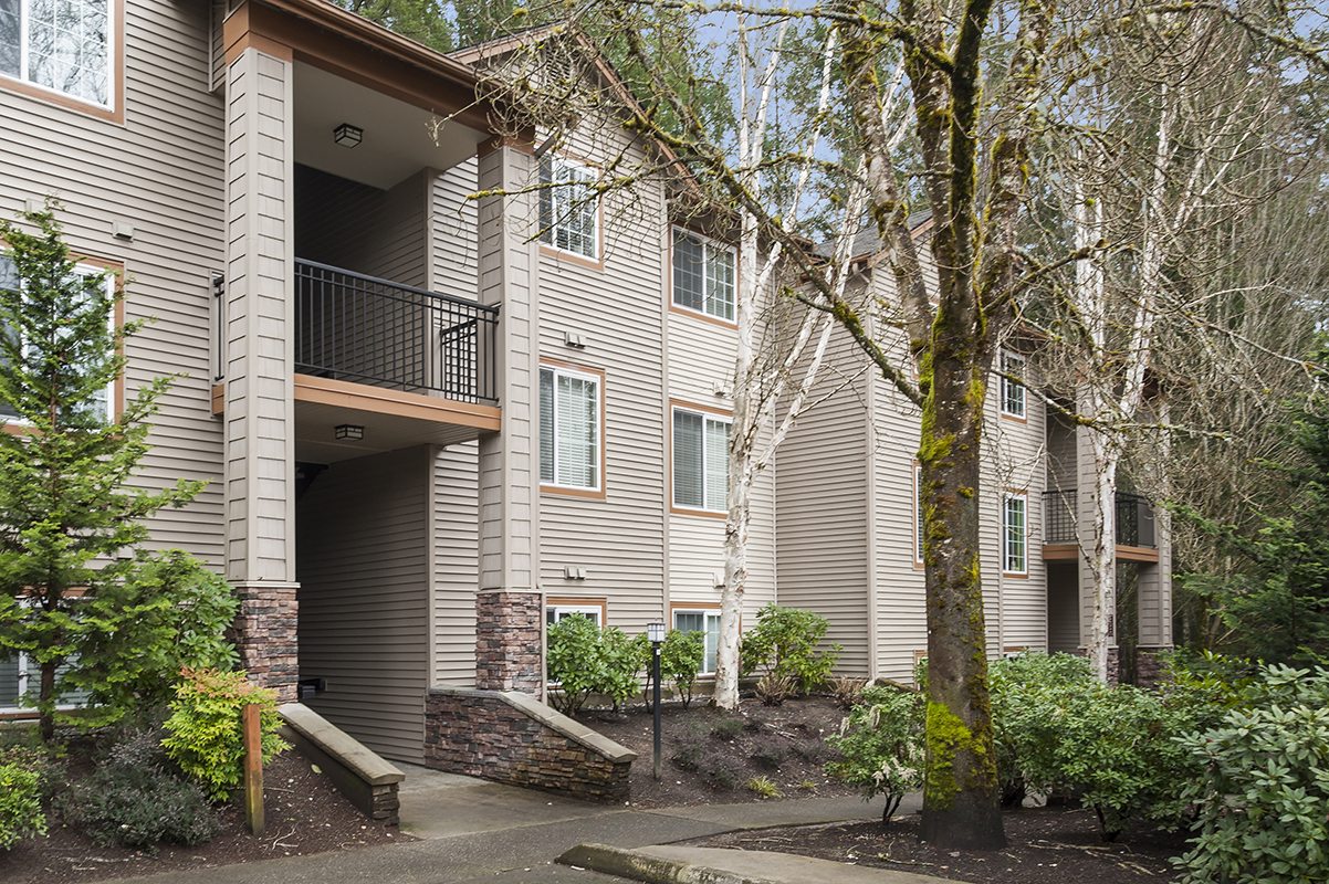 Property Photo:  25025 SE Klahanie Blvd E104  WA 98029 