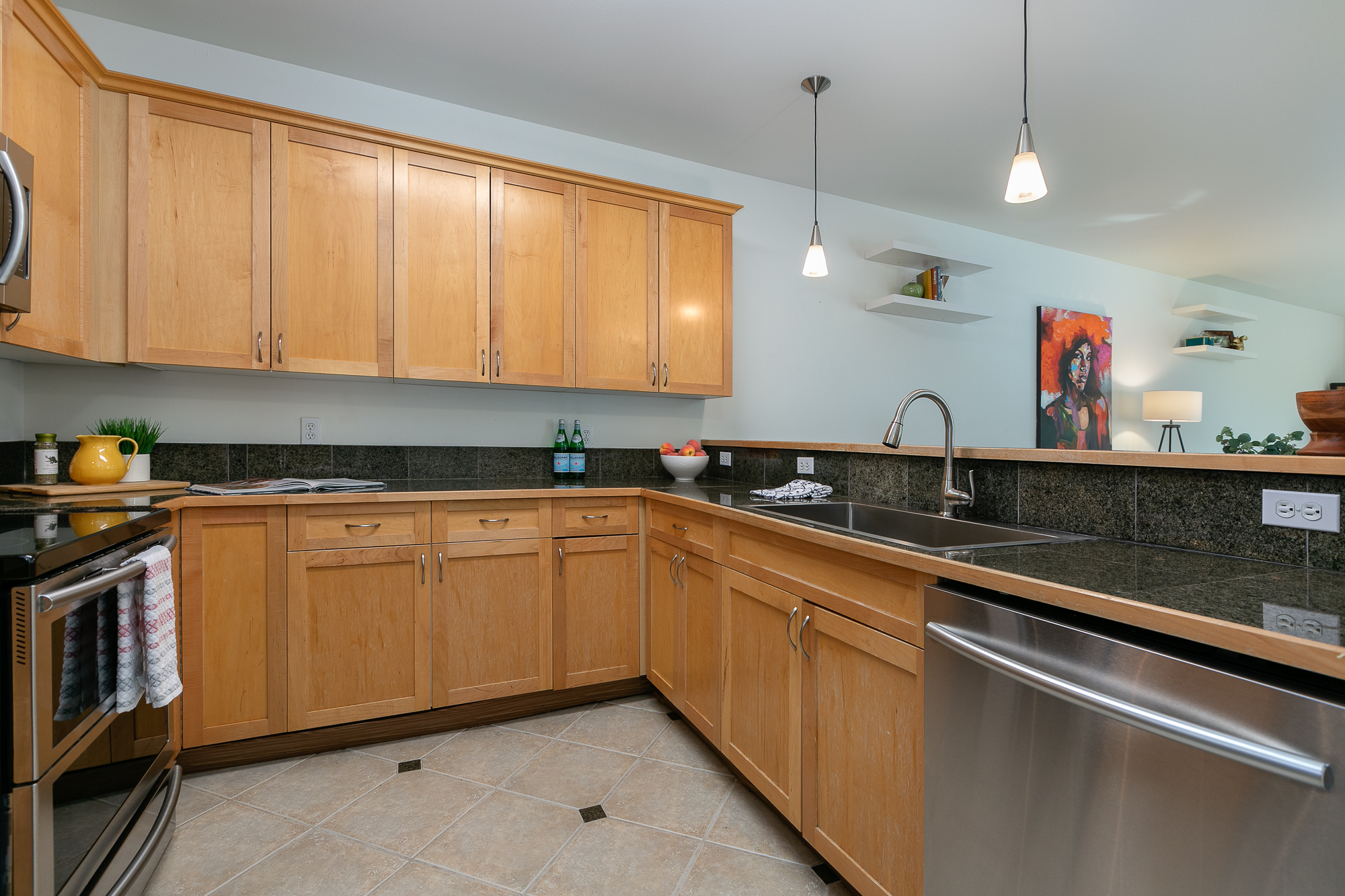 Property Photo: 15000 Juanita Drive NE 304 WA 98028