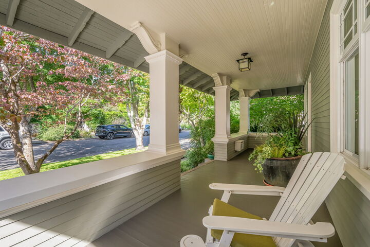Property Photo:  142  30th Avenue  WA 98122 
