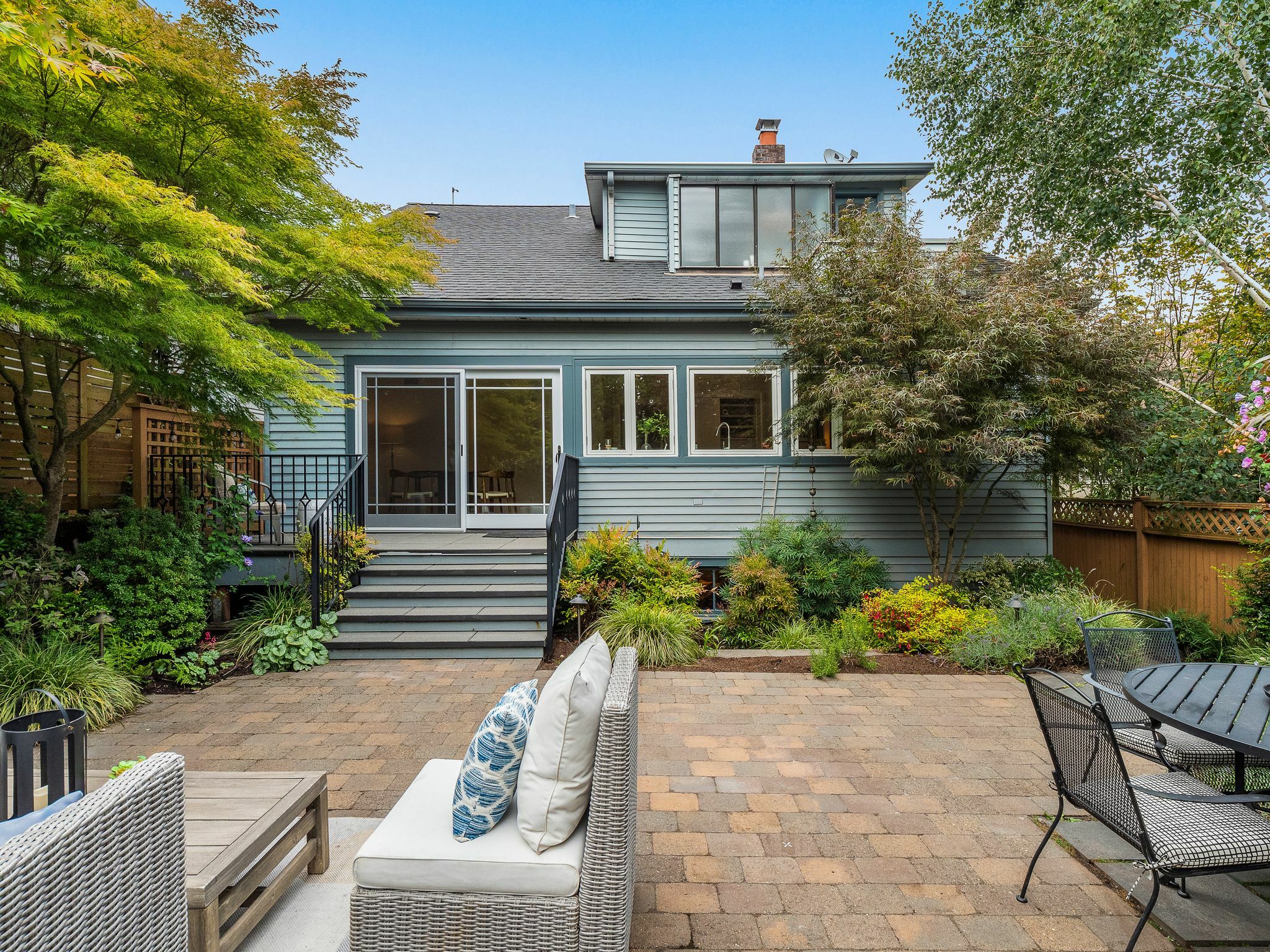 Property Photo:  463 Crockett Street  WA 98109 