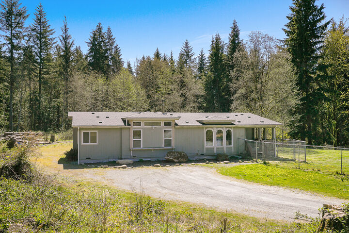 Property Photo:  6033  181st Avenue SE  WA 98290 