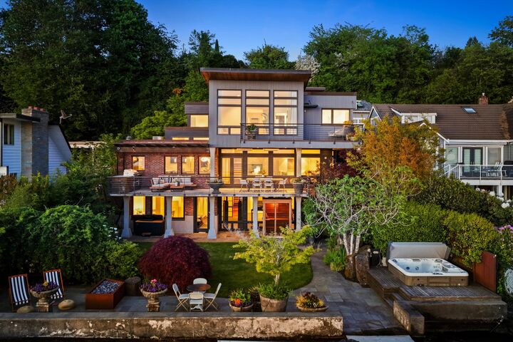 Property Photo:  407 408  5th Avenue W  WA 98033 