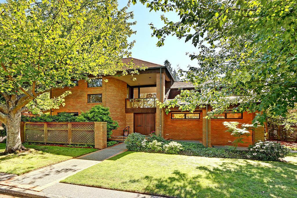 Property Photo:  7550 41st Ave NE  WA 98115 