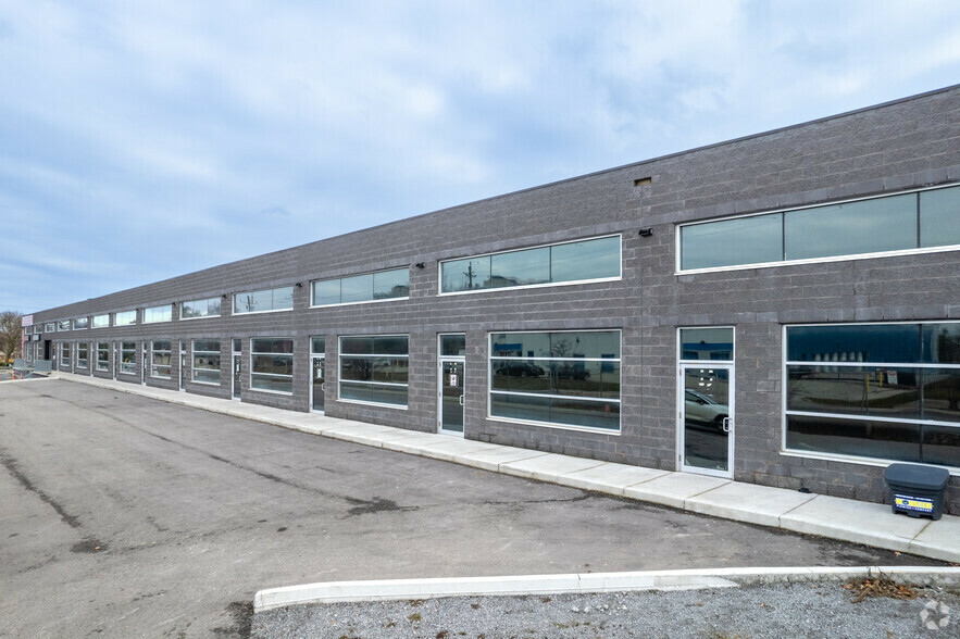 Photo de la propriété:  1550 Birchmount  Road, Toronto 203 ON m1p 2h1 