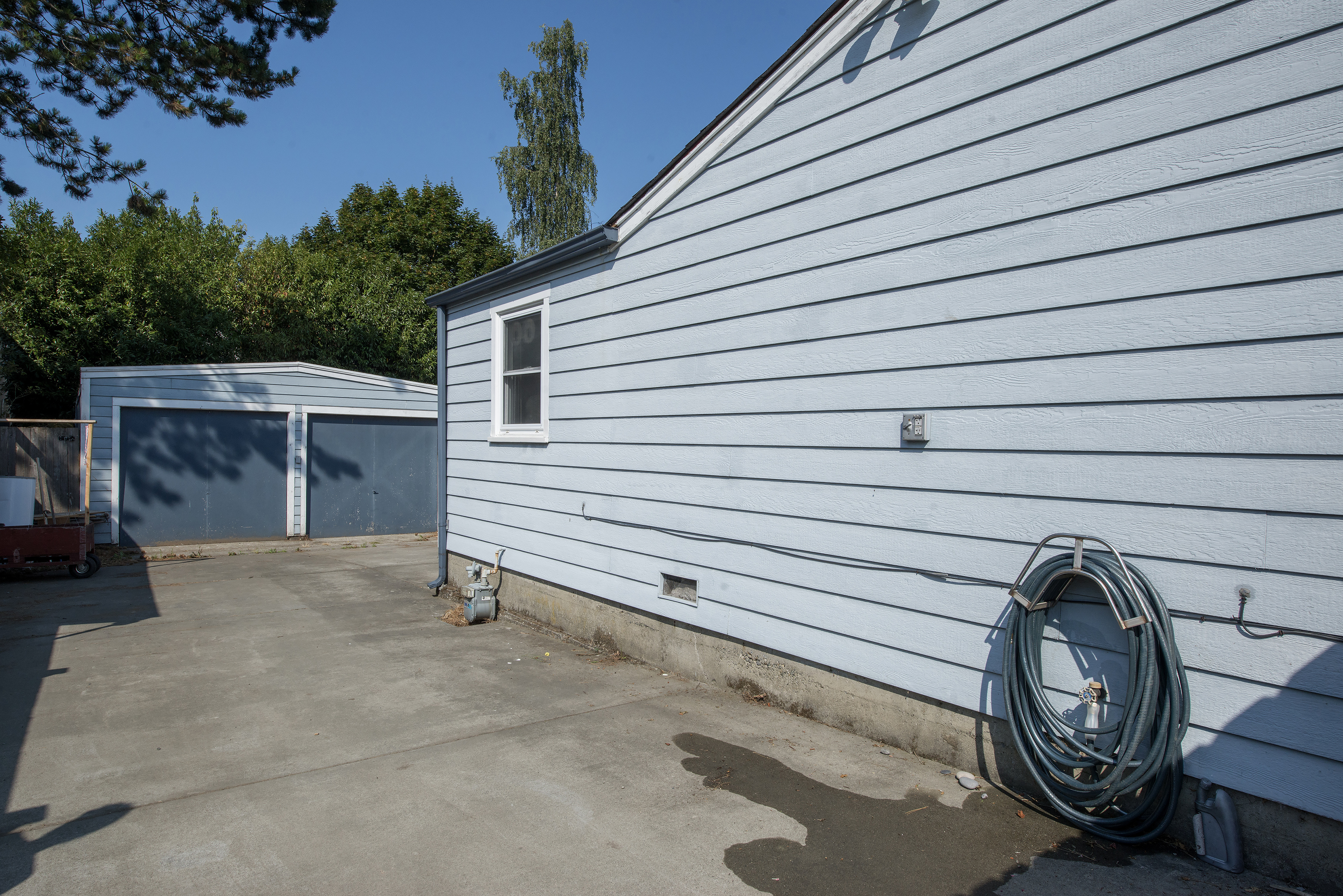 Property Photo:  12515 Phinney Ave N  WA 98133 