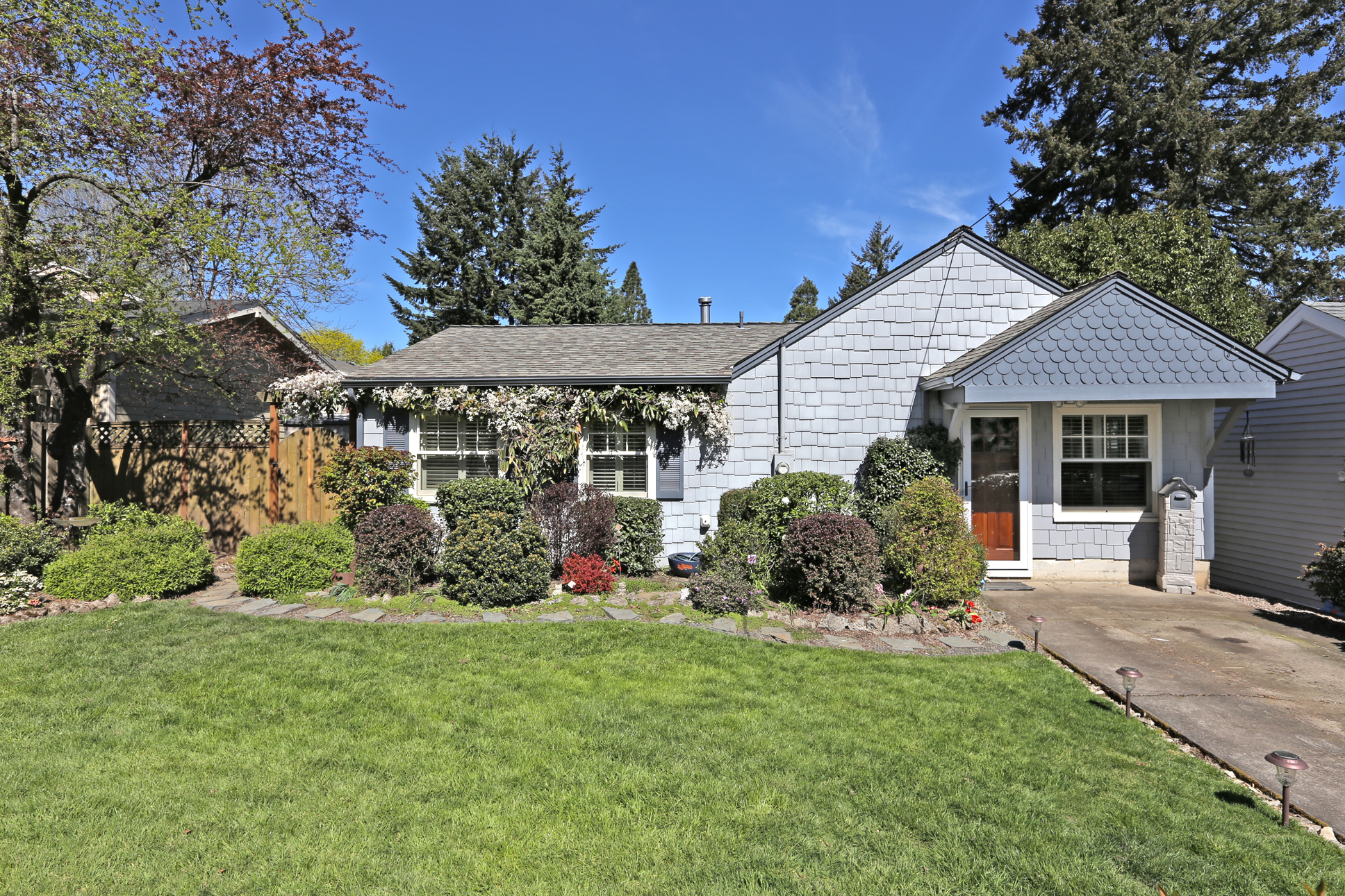 Property Photo:  2819 SW Nevada Ct  OR 97219 