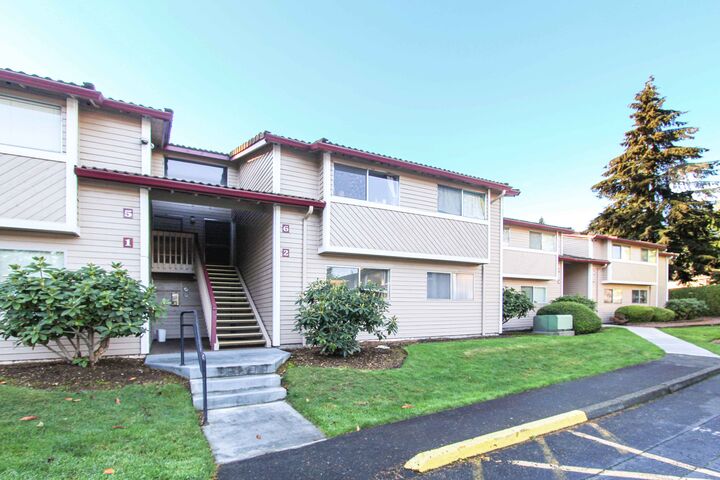 Property Photo: 17528 150th Ct SE #L2 17528 150th Ct SE L-2 WA 98058
