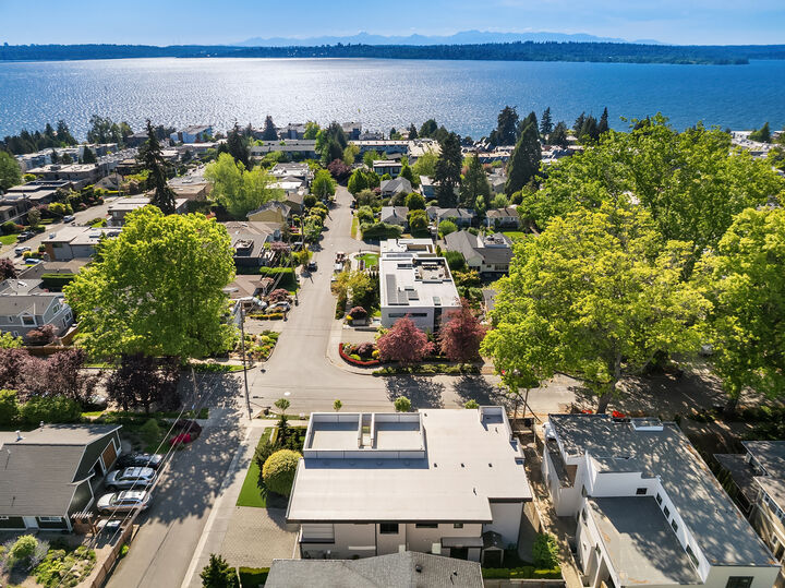 Property Photo:  6504  103rd Avenue NE  WA 98033 