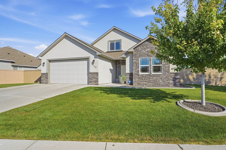 Property Photo: 3118 Deserthawk Loop WA 99354