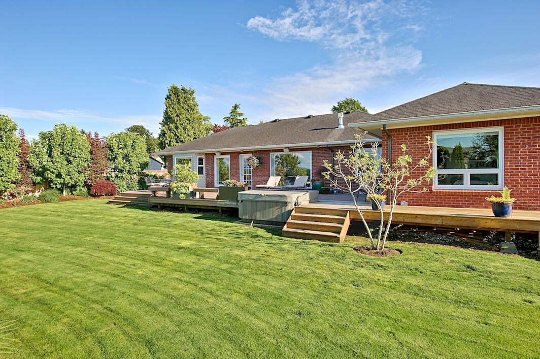 Property Photo:  814 Fidalgo Ave  WA 98221 