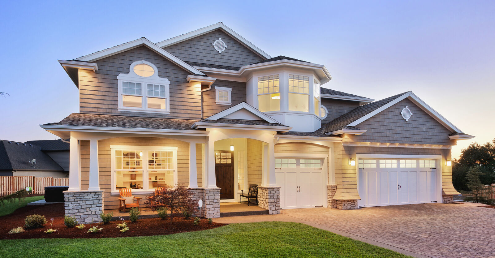 Property Photo:  10215 SE Stark St  OR 97216 