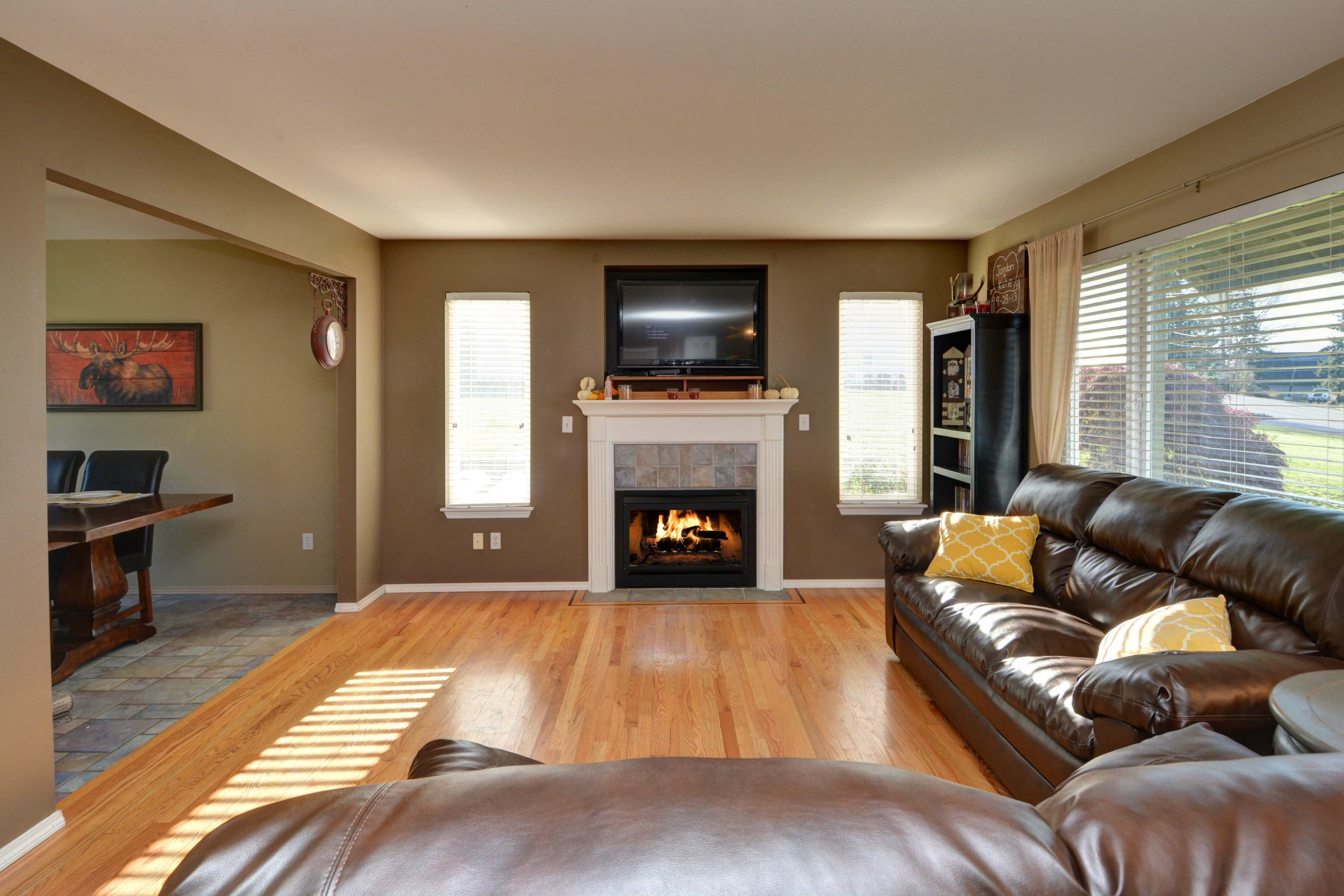 Property Photo: Inviting and charming 811 Sunnyside Blvd SE WA 98258