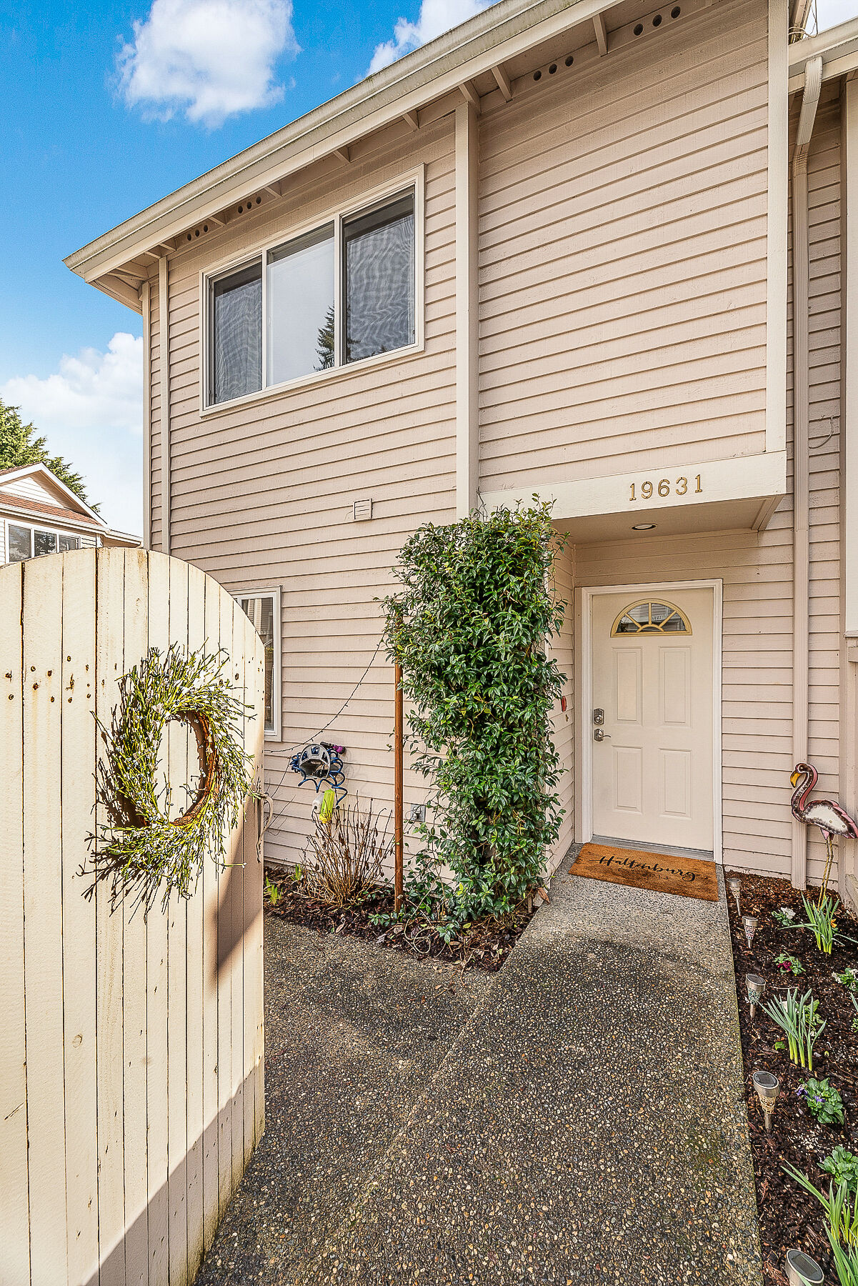 Home for sale in Shoreline 19631 15th Ave NE 2, Shoreline, WA 98155