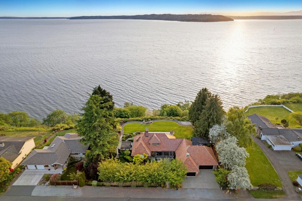 Property Photo: 24635 8th Avenue S WA 98198