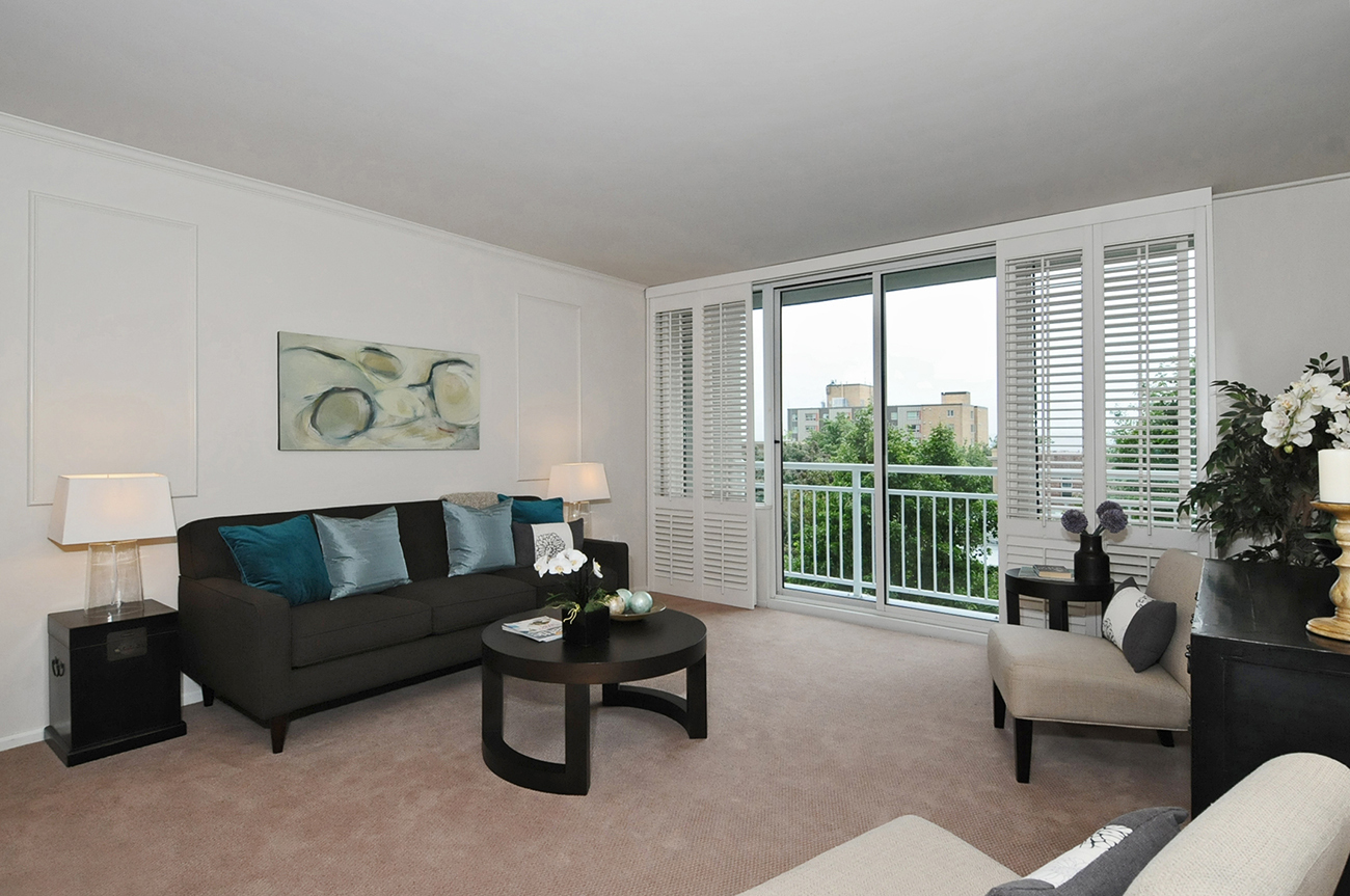 Property Photo: Living & dining room 2600 2nd Ave 406  WA 98121 